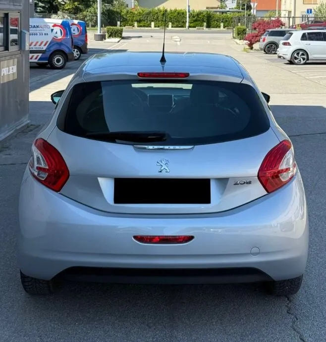 peugeot 208 1,0 vti - slika 5