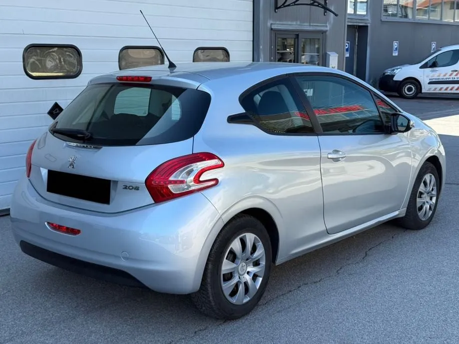 peugeot 208 1,0 vti - slika 4
