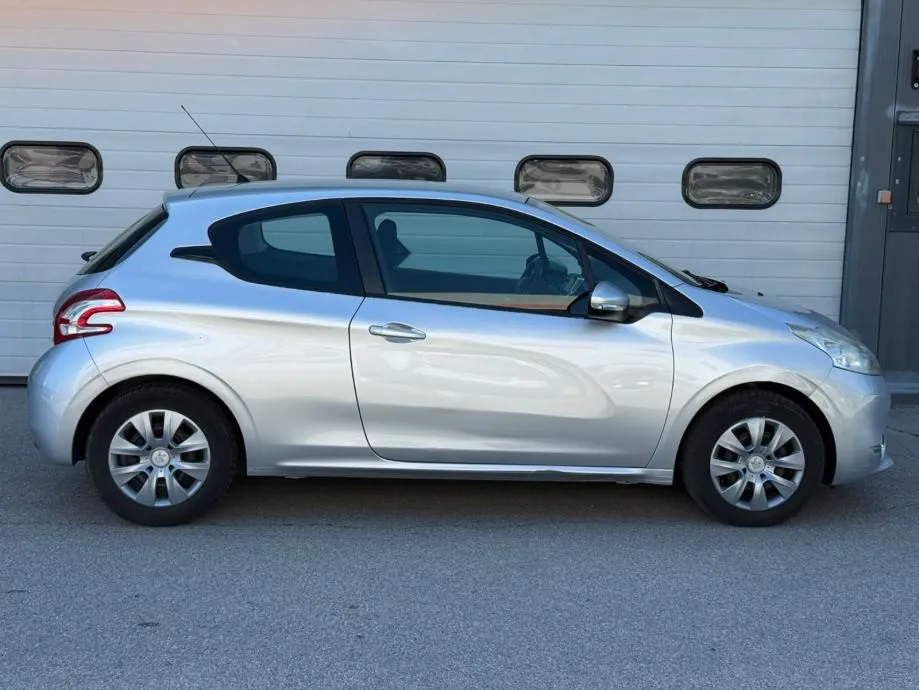 peugeot 208 1,0 vti - slika 7