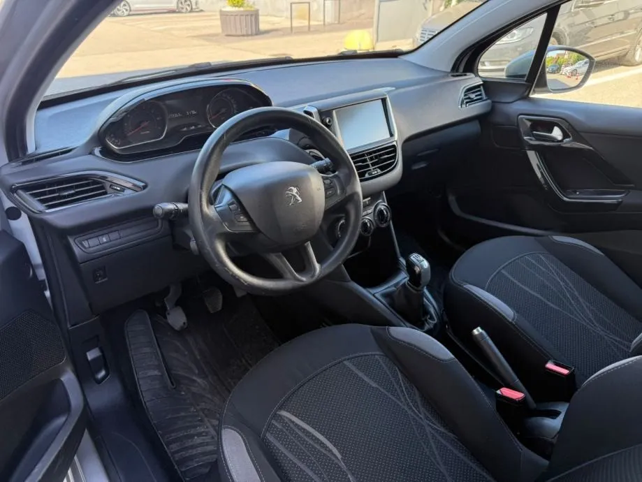 peugeot 208 1,0 vti - slika 8