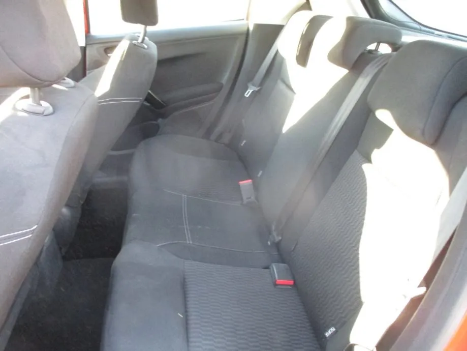 peugeot 208 1,5 bluehdi - slika 6
