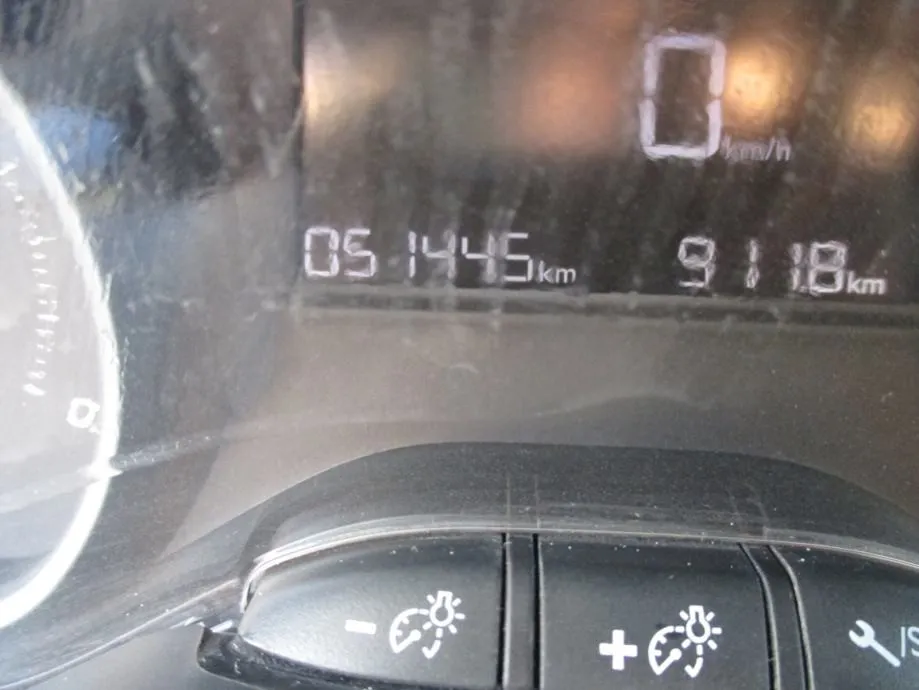 peugeot 208 1,5 bluehdi - slika 7