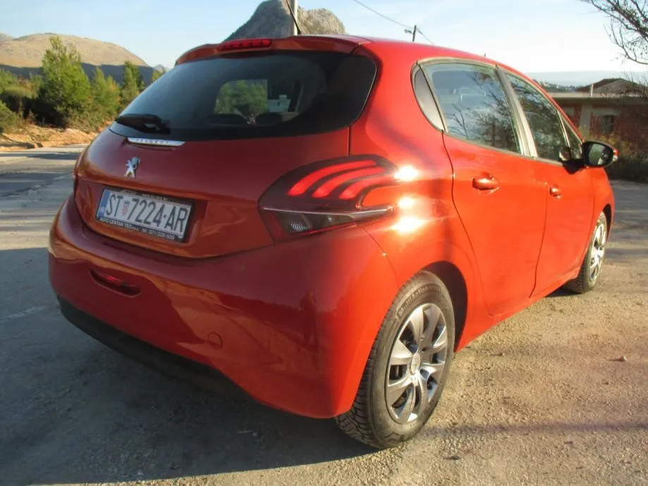 peugeot 208 1,5 bluehdi - slika 2