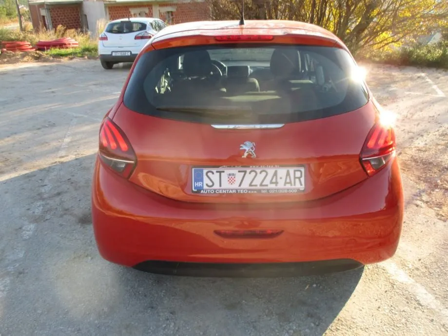 peugeot 208 1,5 bluehdi - slika 9
