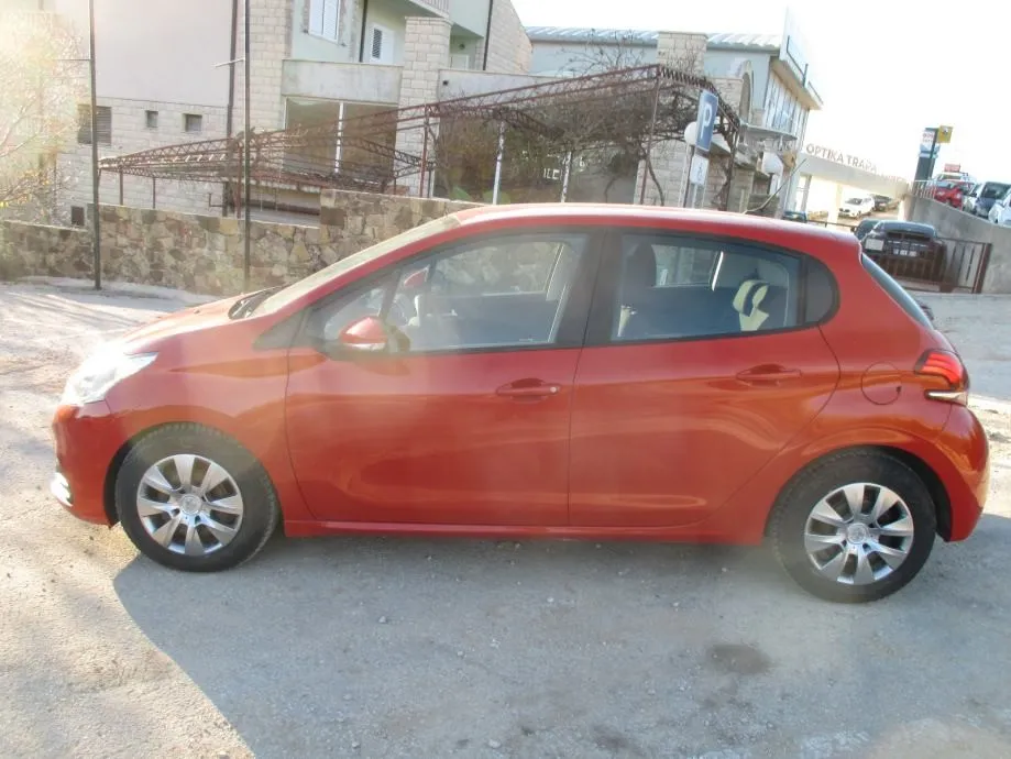 peugeot 208 1,5 bluehdi - slika 10