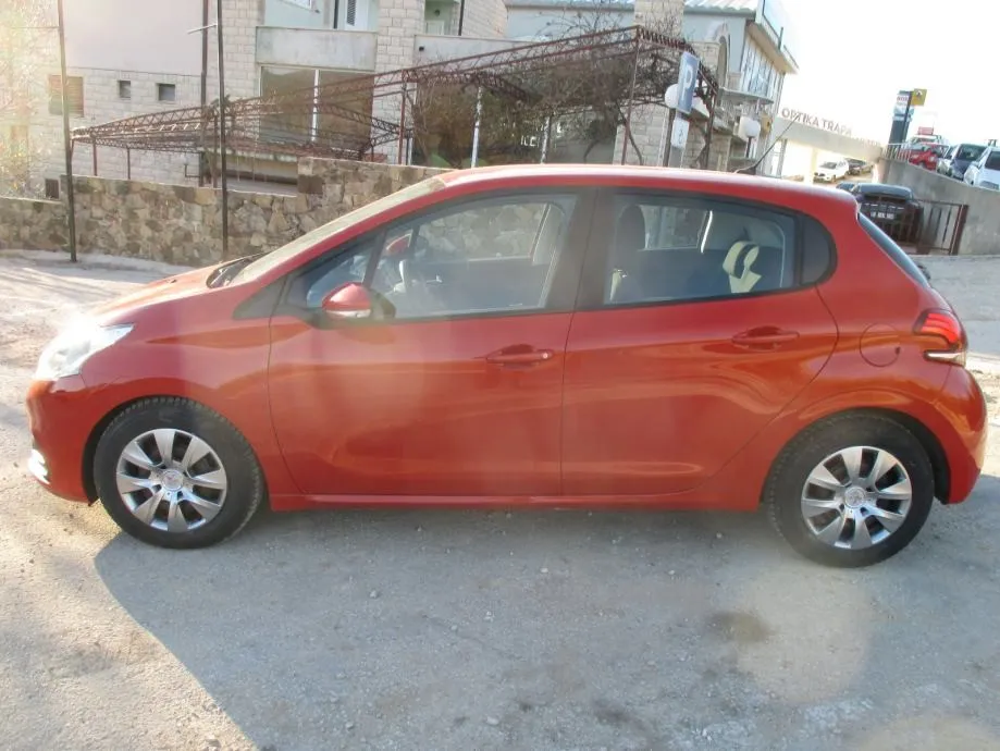 peugeot 208 1,5 bluehdi - slika 11