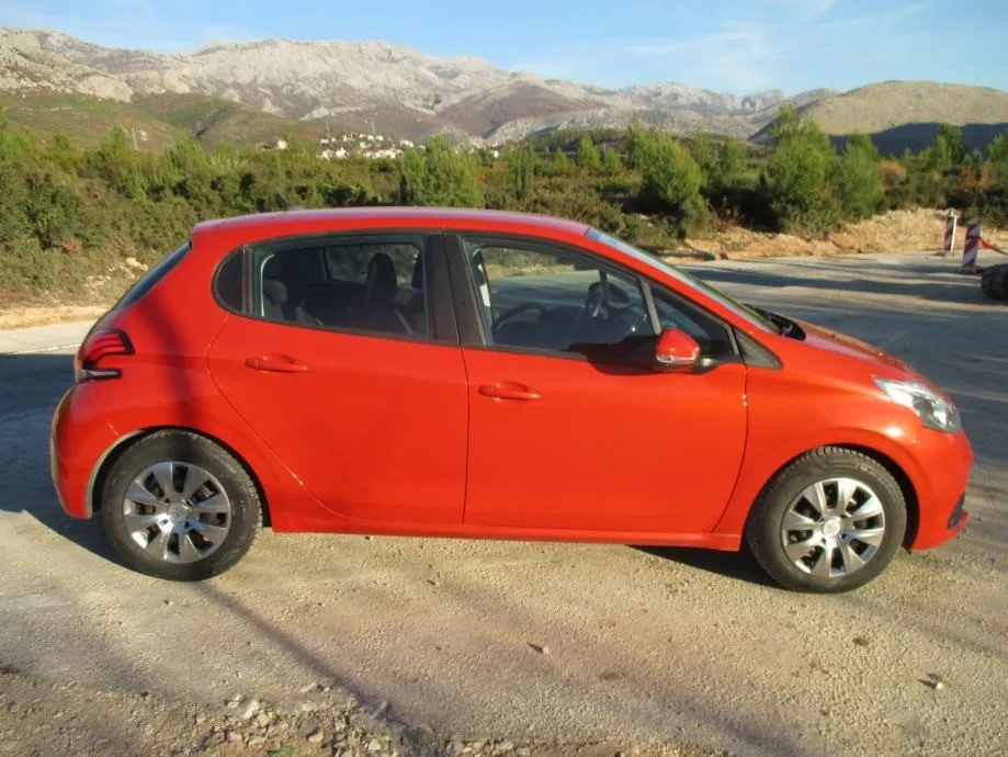 peugeot 208 1,5 bluehdi - slika 3