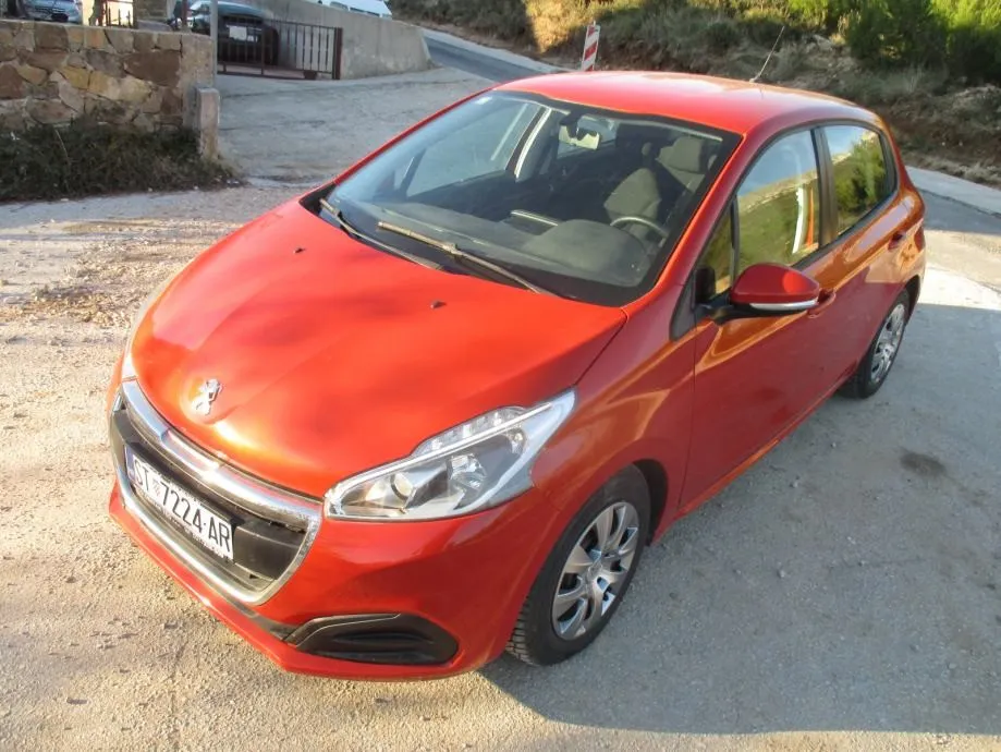 peugeot 208 1,5 bluehdi - slika 1