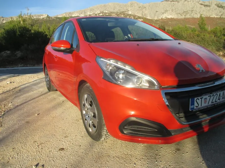 peugeot 208 1,5 bluehdi - slika 14