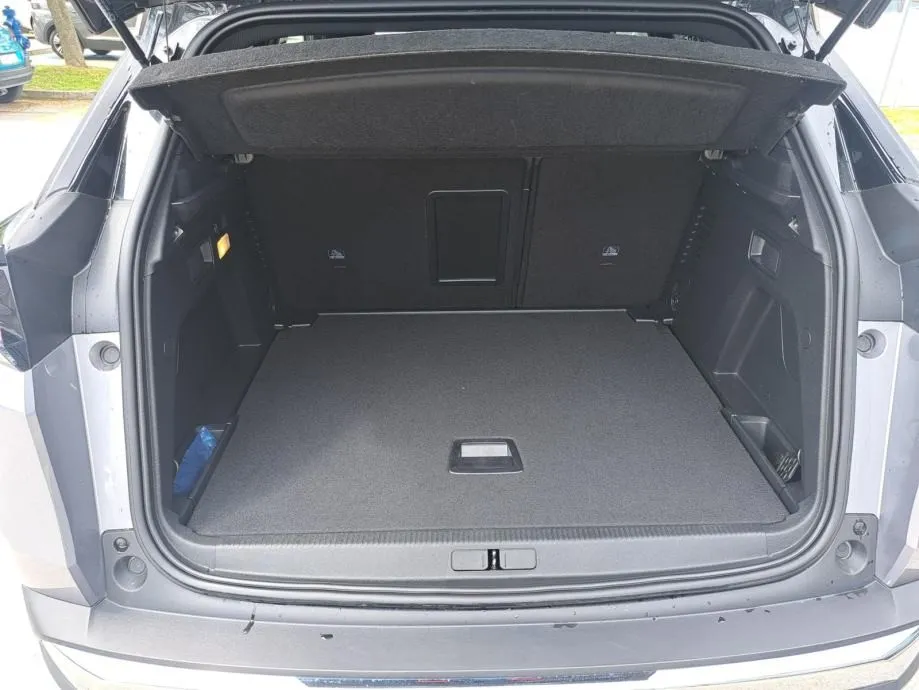 peugeot 3008 gt puretech 130 eat8 - slika 19