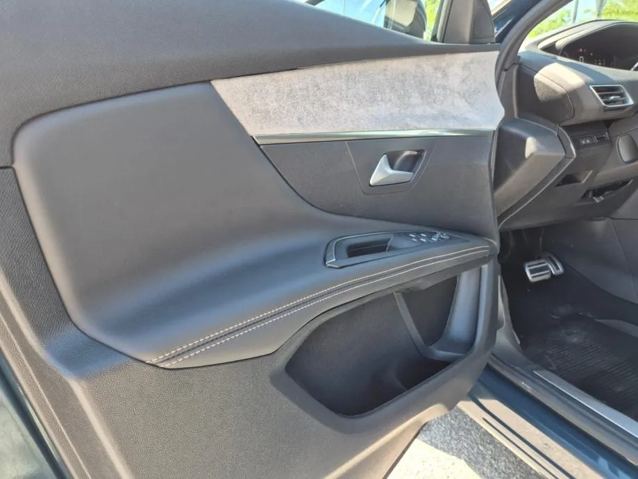 peugeot 3008 gt puretech 130 eat8 - slika 10