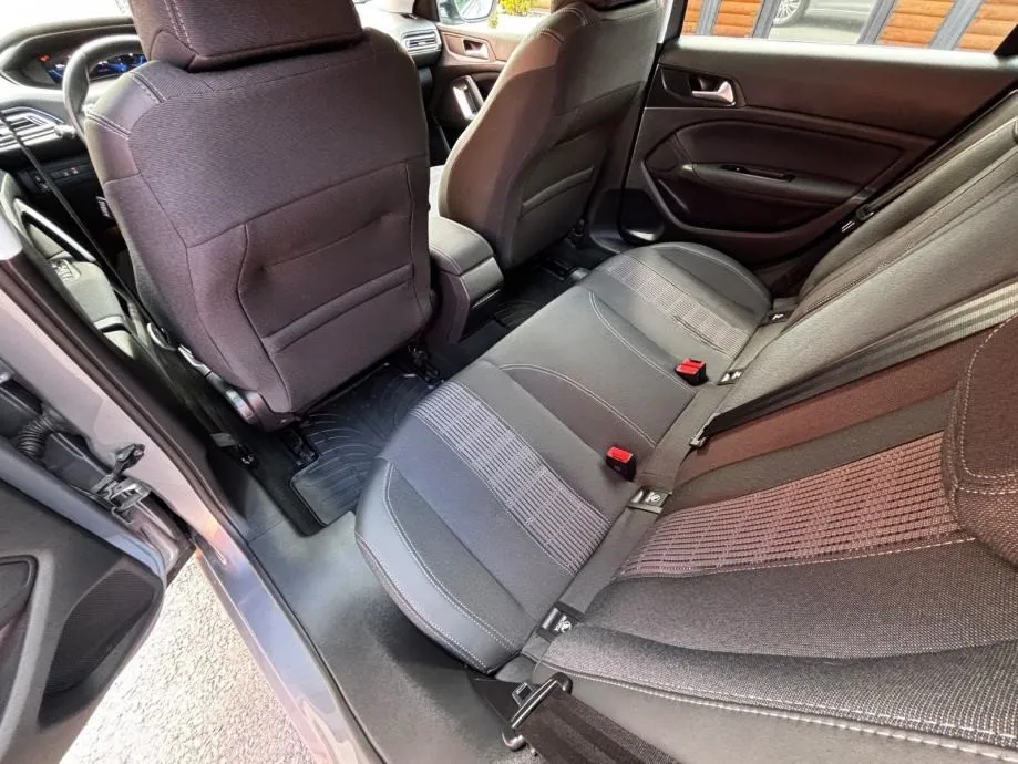 peugeot 308 1,2 puretech automatik •2020•automatik•leasingbezučešća• - slika 19