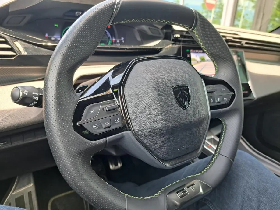 peugeot 408 gt hybrid 145 e-dcs6 - slika 11
