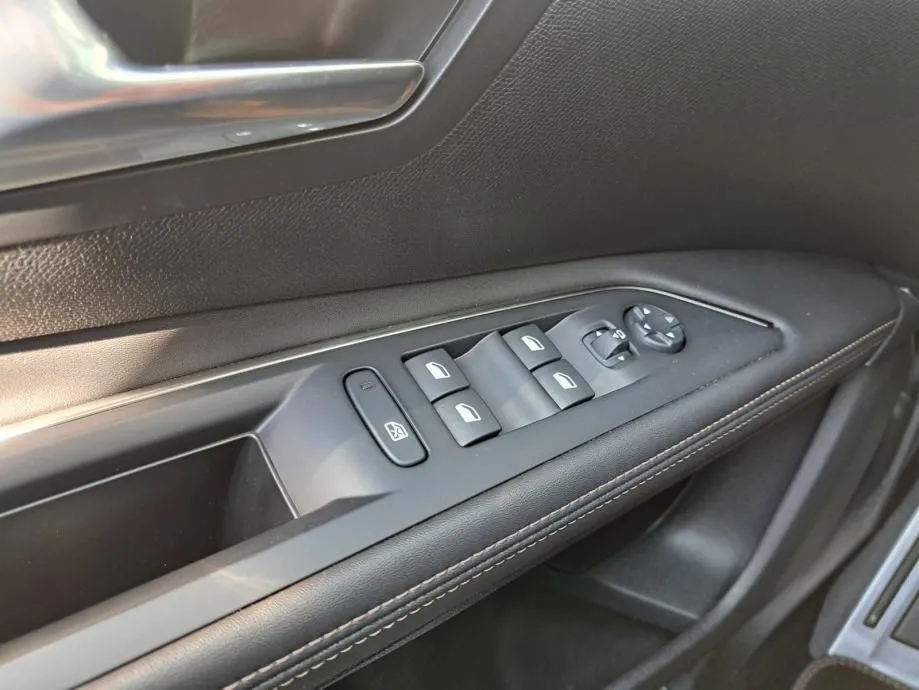 peugeot 5008 gt puretech 130 eat8 ***7 sjedala*** - slika 17