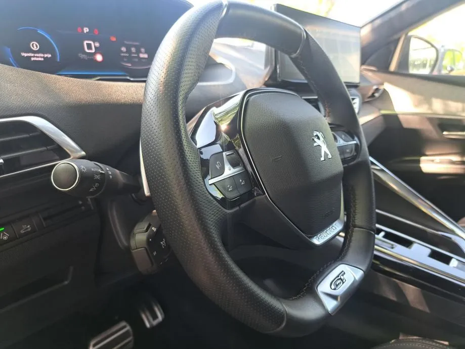 peugeot 5008 gt puretech 130 eat8 ***7 sjedala*** - slika 9