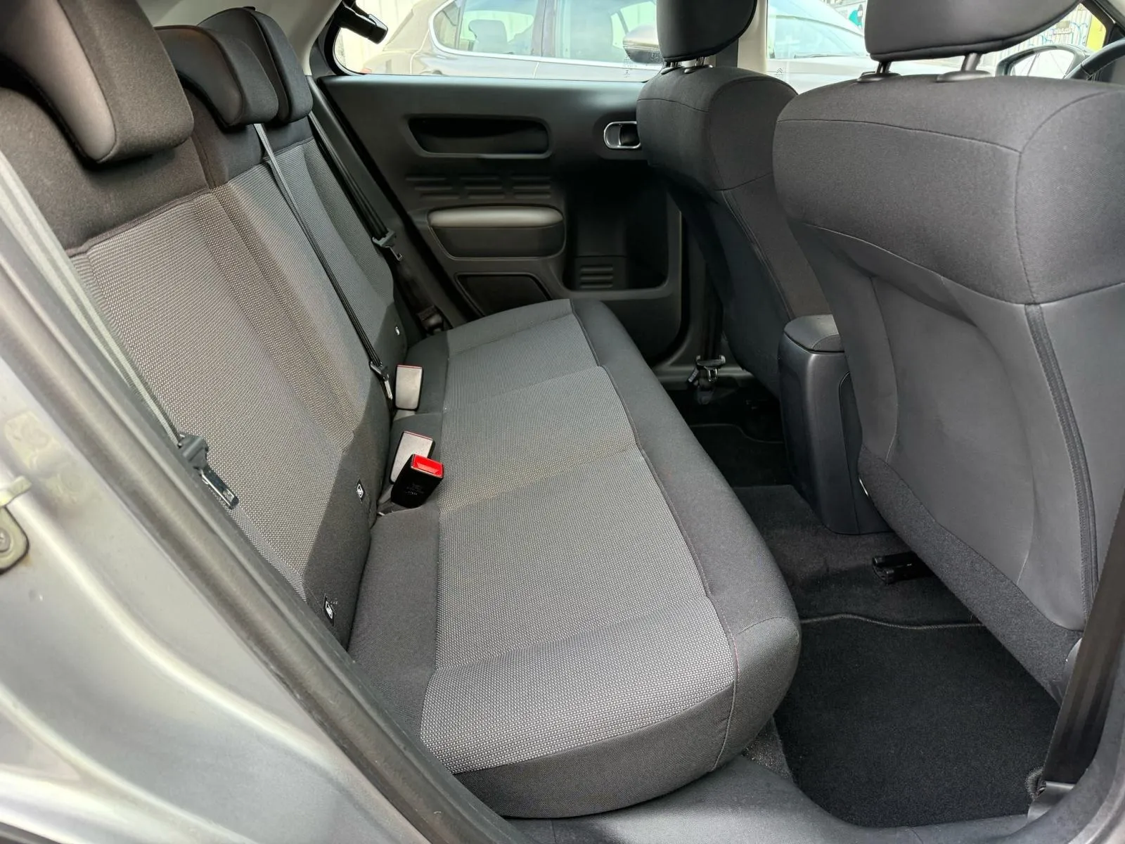 citroën c4 cactus 1,2 puretech, automatik, park senzori, 4x garancija! - slika 19