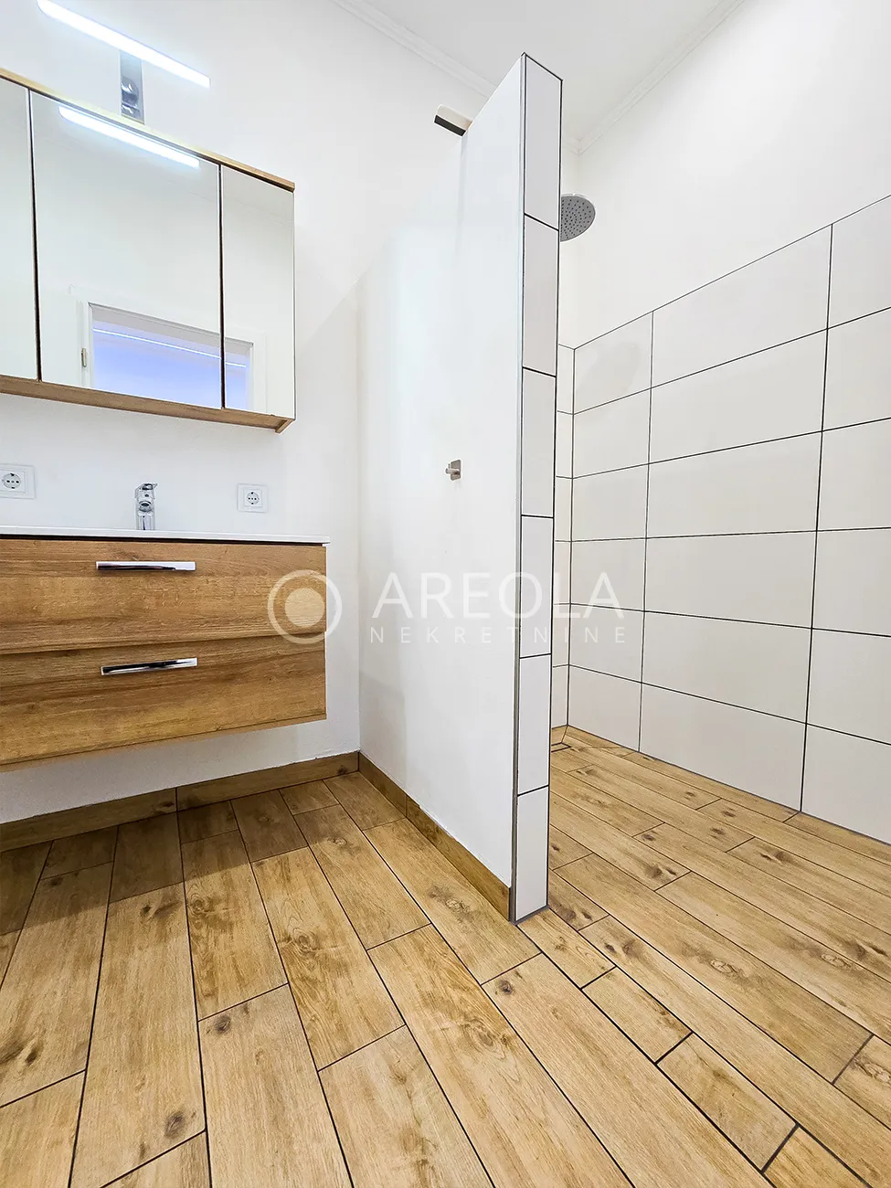 kaštel kambelovac - namješten trosoban stan - dugoročno! - slika 17
