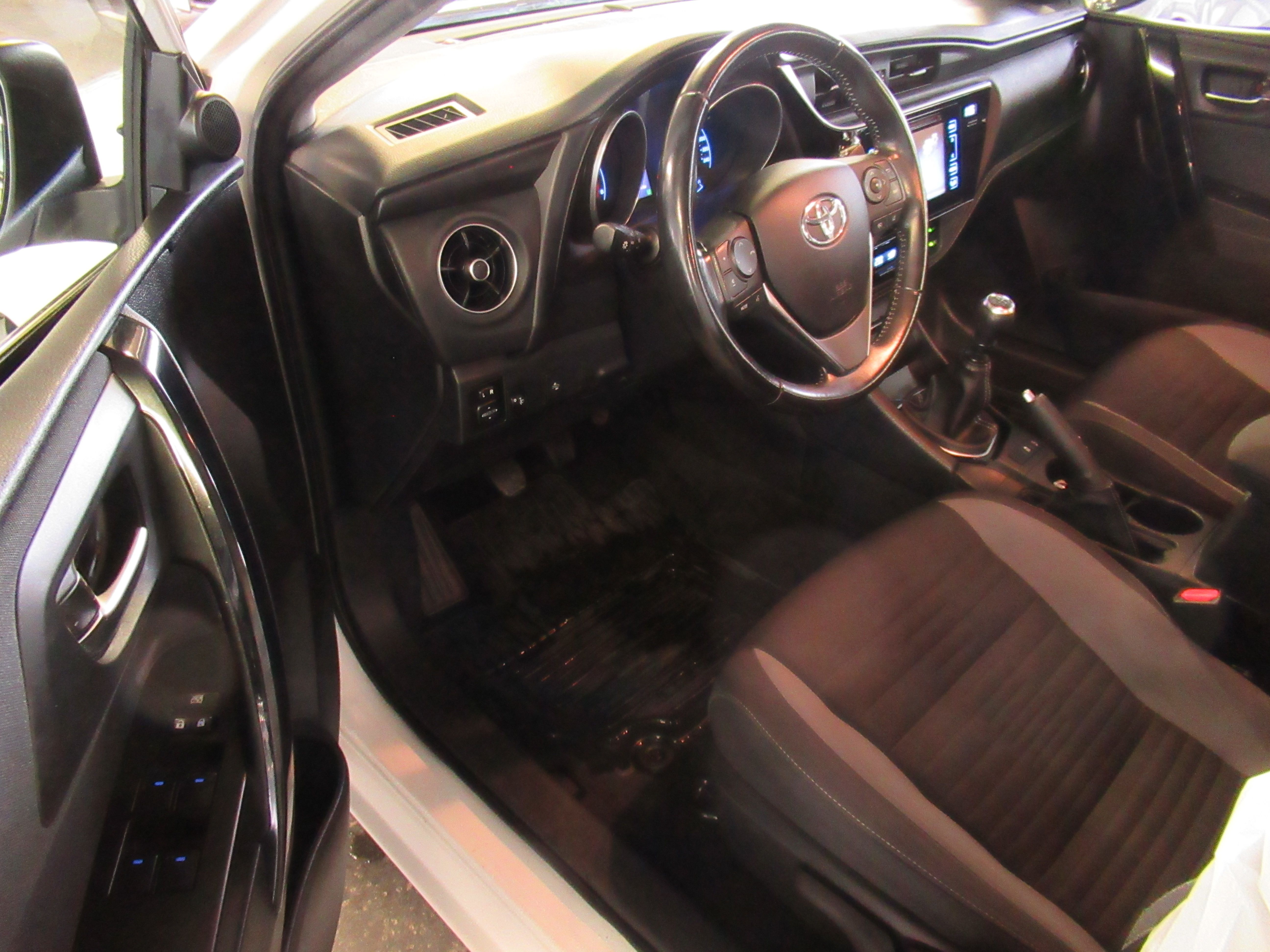 toyota auris 1.2 turbo luna - slika 11