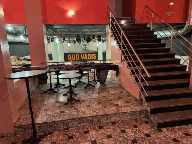 52. vukovar, kultni disco quo vadis, restoran, caffe bar, bilijar sala - slika 6