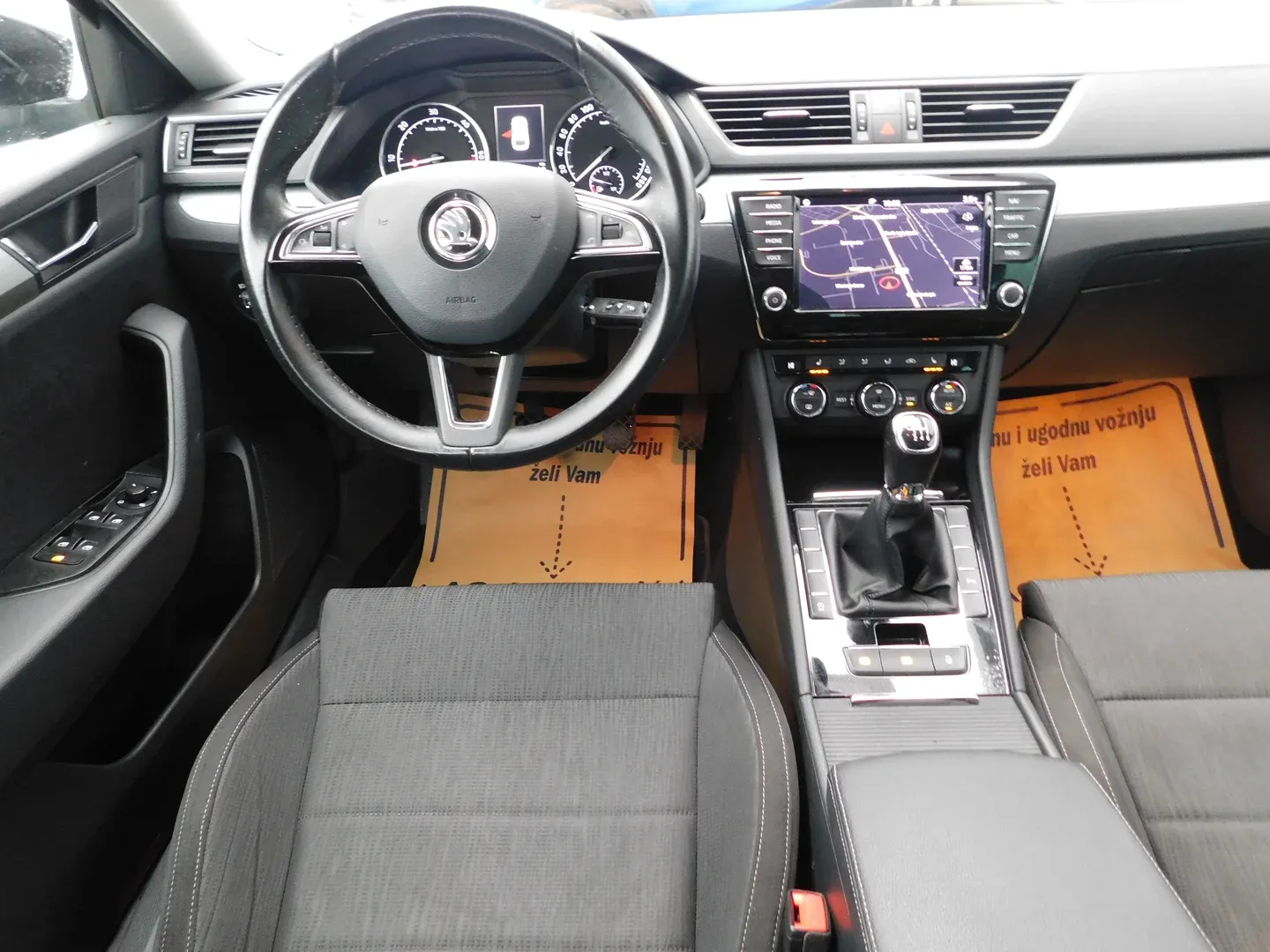 09189 škoda superb combi ambition 1.6 tdi - slika 10
