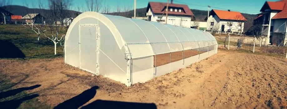 plastenik - 4,5m širine - slika 11