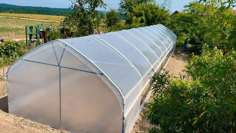 *novo* plastenik - 4,5m širine - obostrano bočno otvaranje - slika 4