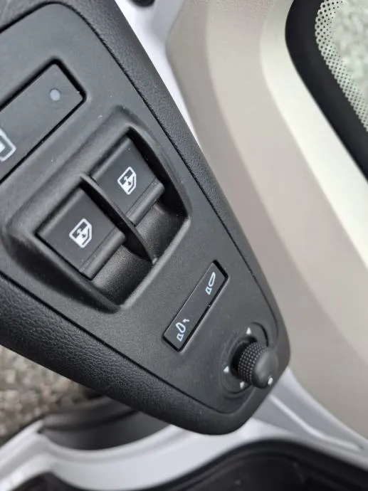 peugeot boxer 2.2 hdi*140ks*klima*navigacija*park.kamera* - slika 10
