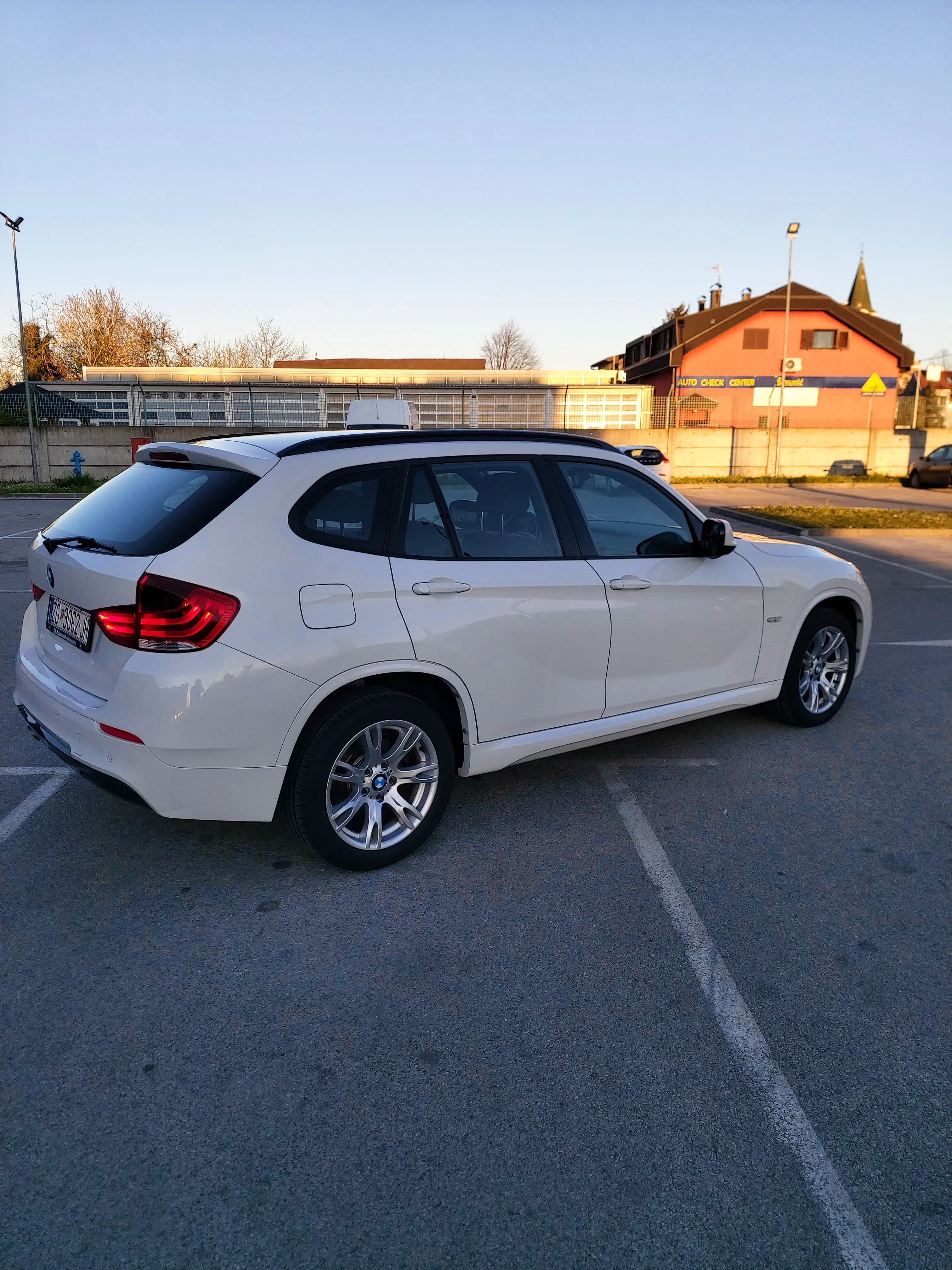 bmw x1 sdrive 18d 105 kw m-paket alcantara xenon 166 000km top stanje - slika 14