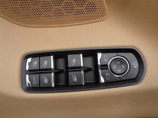 porsche panamera 3,0 tdi edit bose/koža/navi/led/kam/zr.ov./šib/g+h sj - slika 19