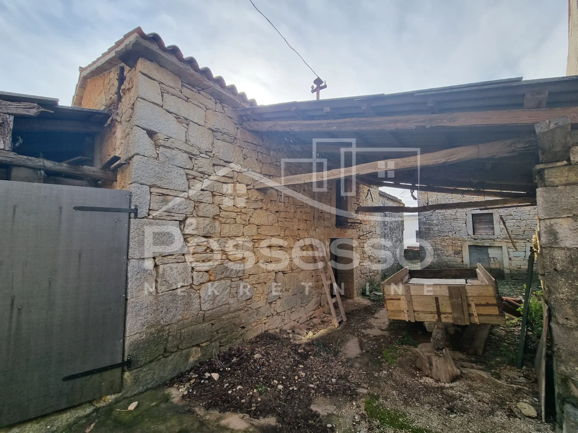 kuća prodaja stari pazin 200 m2 - slika 5
