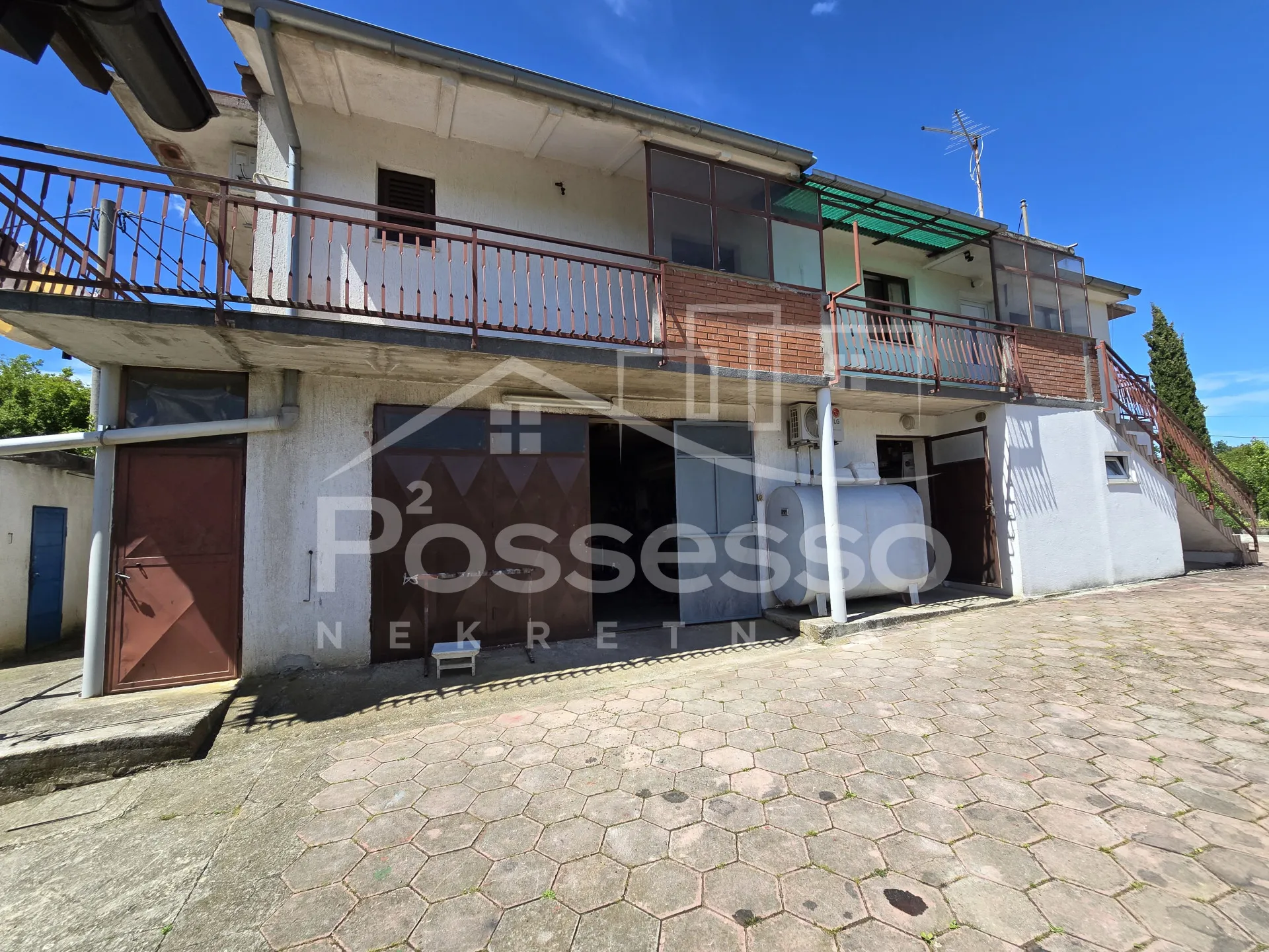 kuća prodaja buzet 354 m2 - slika 2