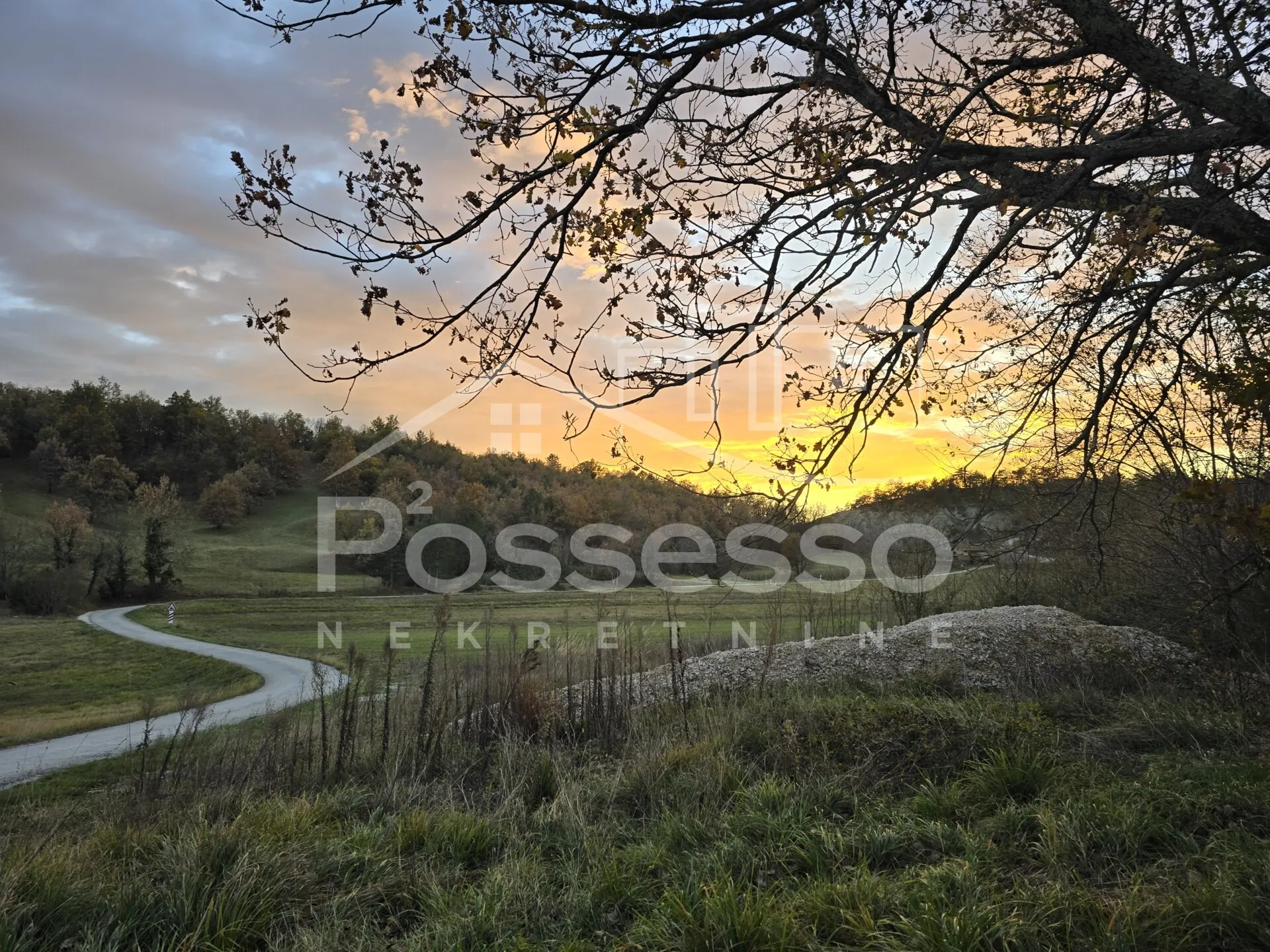 zemljište prodaja hum 324 m2 - slika 3