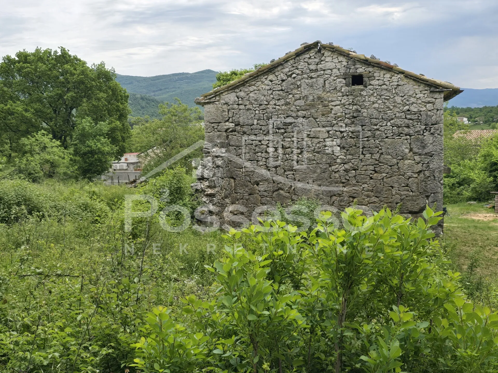 dvojna kuća s panoramskim pogledom – prilika u srcu istre! - slika 11