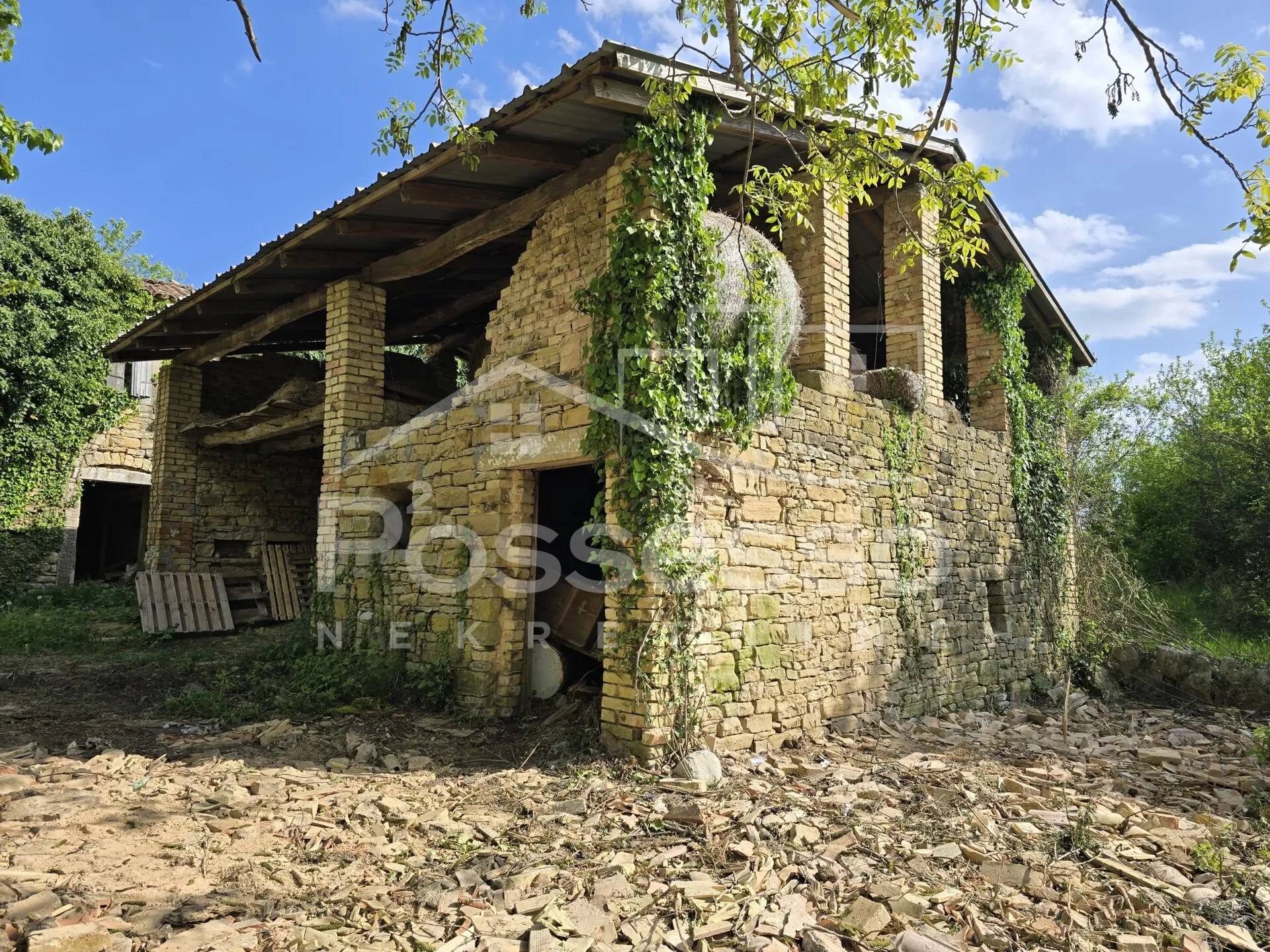 kuća prodaja draguć 353 m2 - slika 7