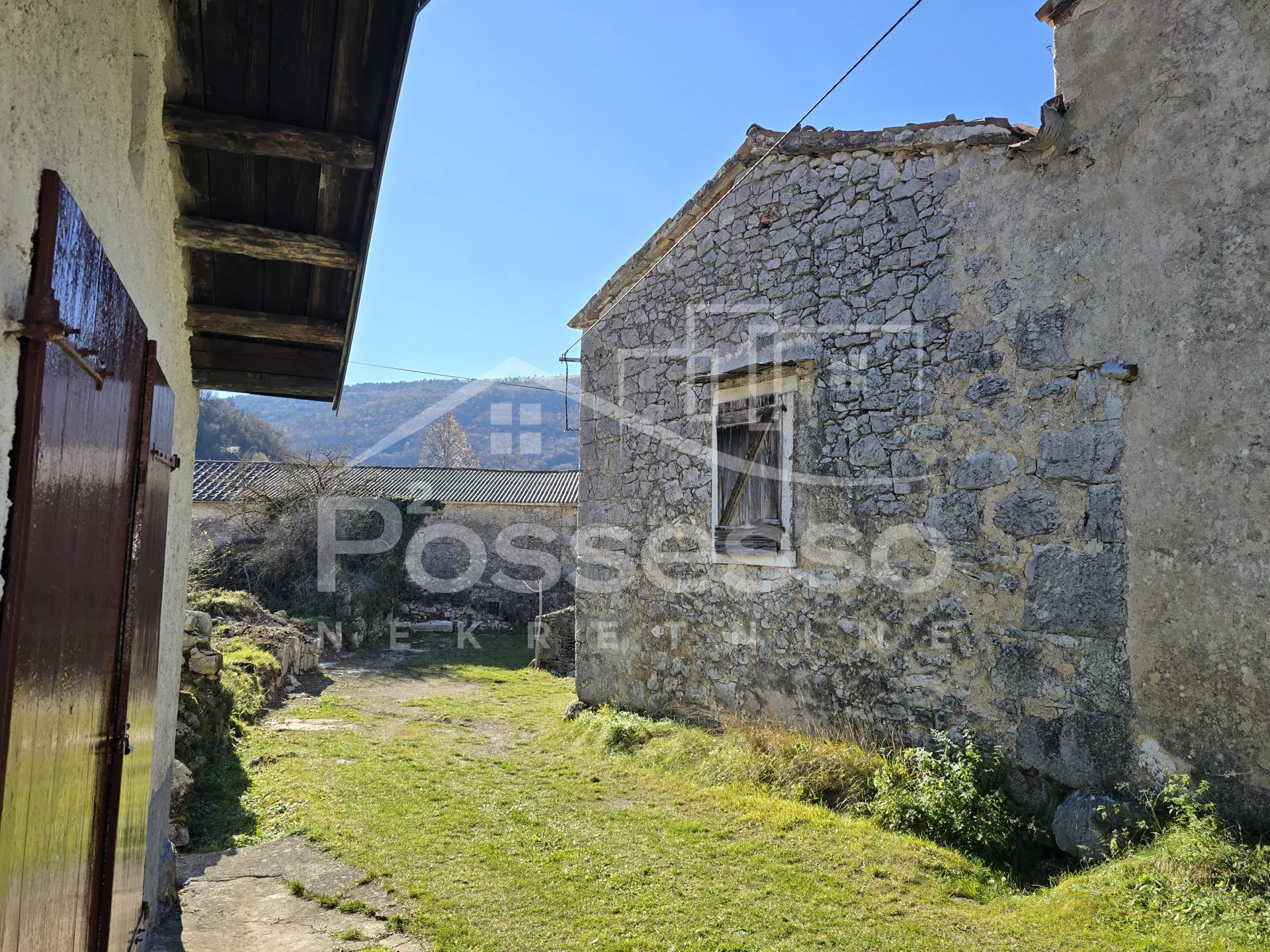 kuća prodaja trstenik 397 m2 - slika 2