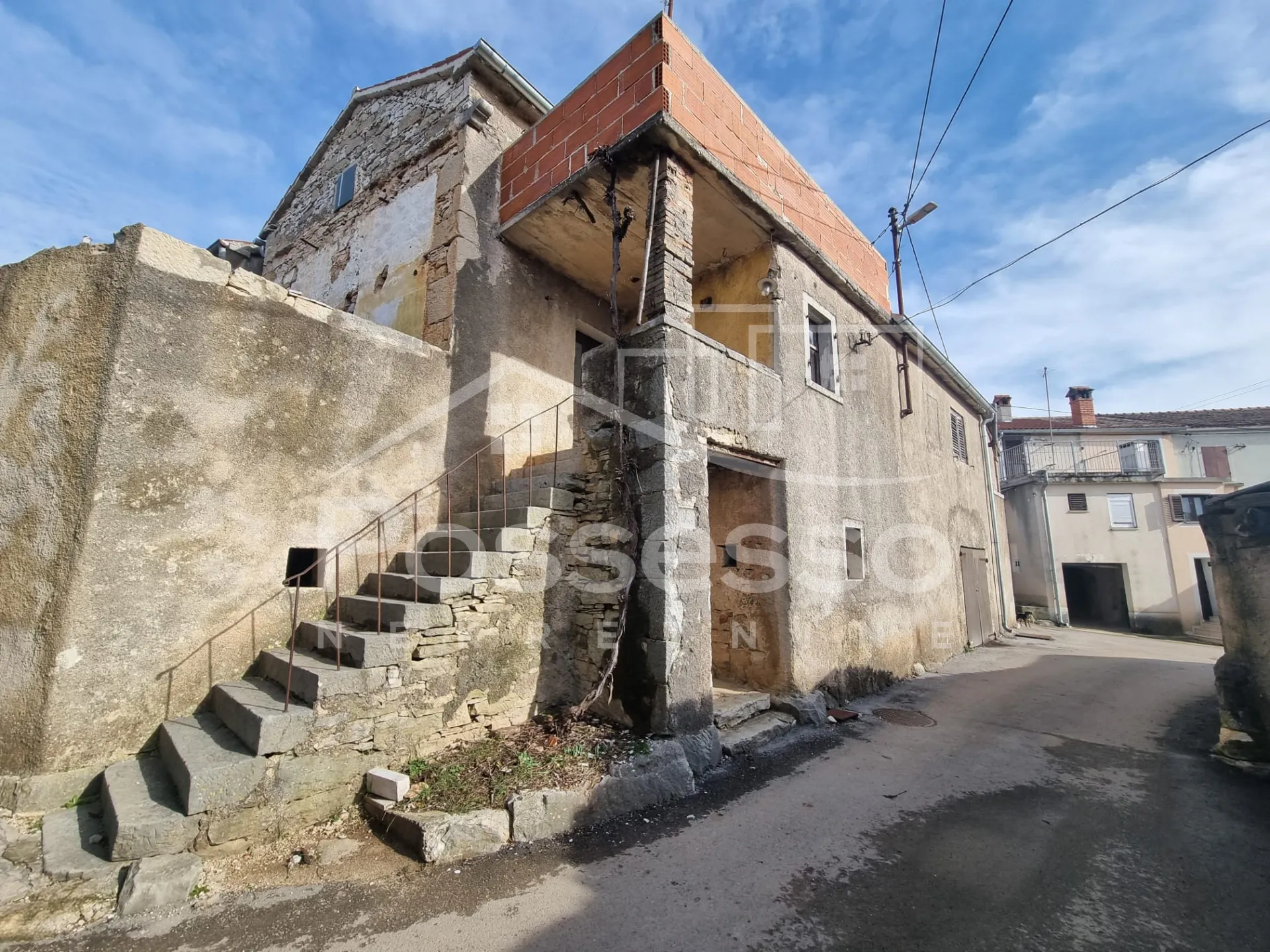 kuća prodaja stari pazin 200 m2 - slika 2