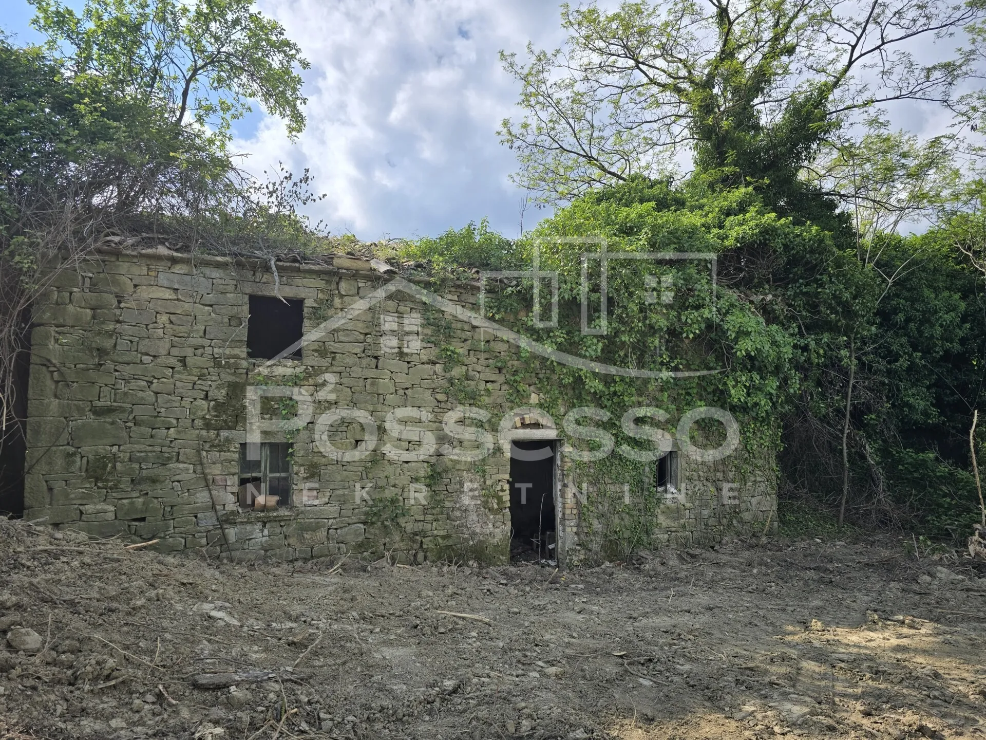 kuća prodaja draguć 353 m2 - slika 11