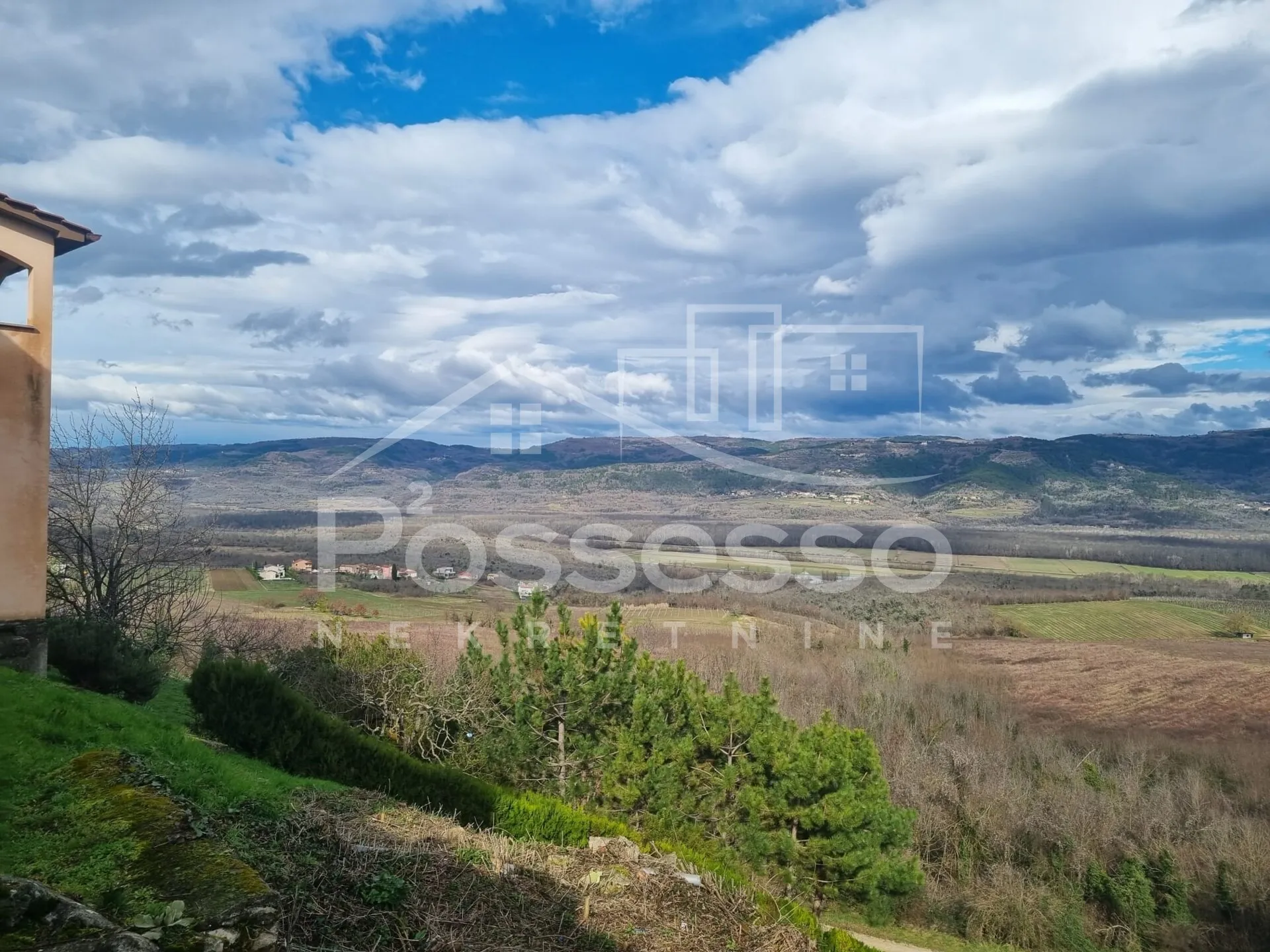 kuća prodaja motovun 174 m2 - slika 1