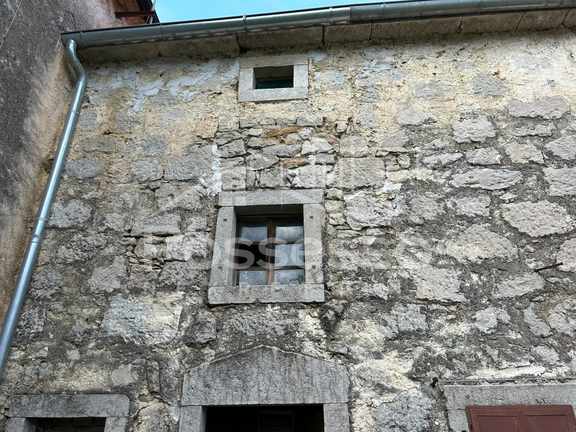 kuća u nizu u srcu istre – prilika za obnovu! - slika 4