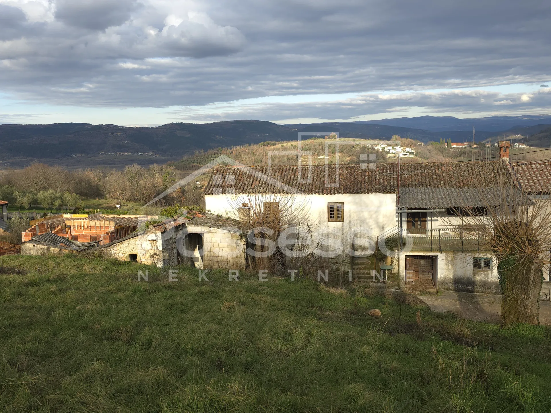 kuća prodaja karojba 172 m2 - slika 2