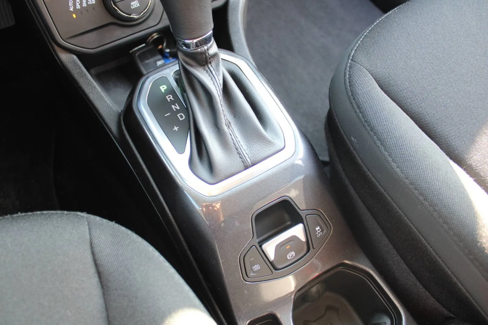jeep renegade 1.3 t4 phev limited 4x4 automatik - slika 14