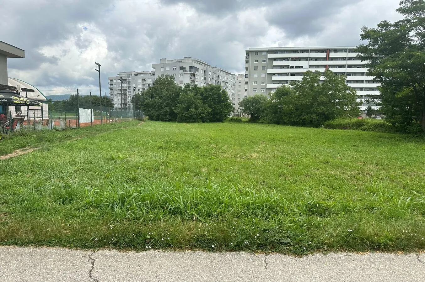 stambeno-poslovni prostor s dvorištem - slika 15