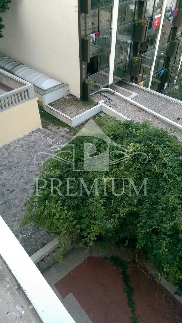 adaptiran stan u staroj vili blizu centra i mora, garaža, pogled - slika 47