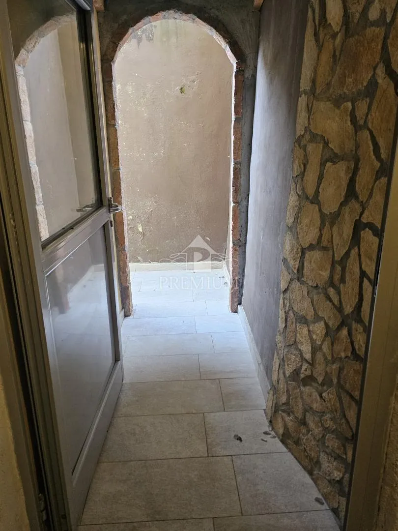 studio apartman, blizina mora i centra - slika 17