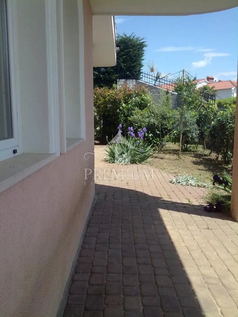 ičići - vila sa 7 stambenih jedinica, blizina mora - slika 33