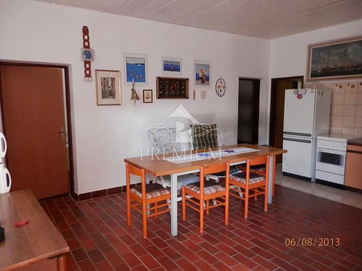 prizemna kuća sa vrtom u blizini mora - slika 10