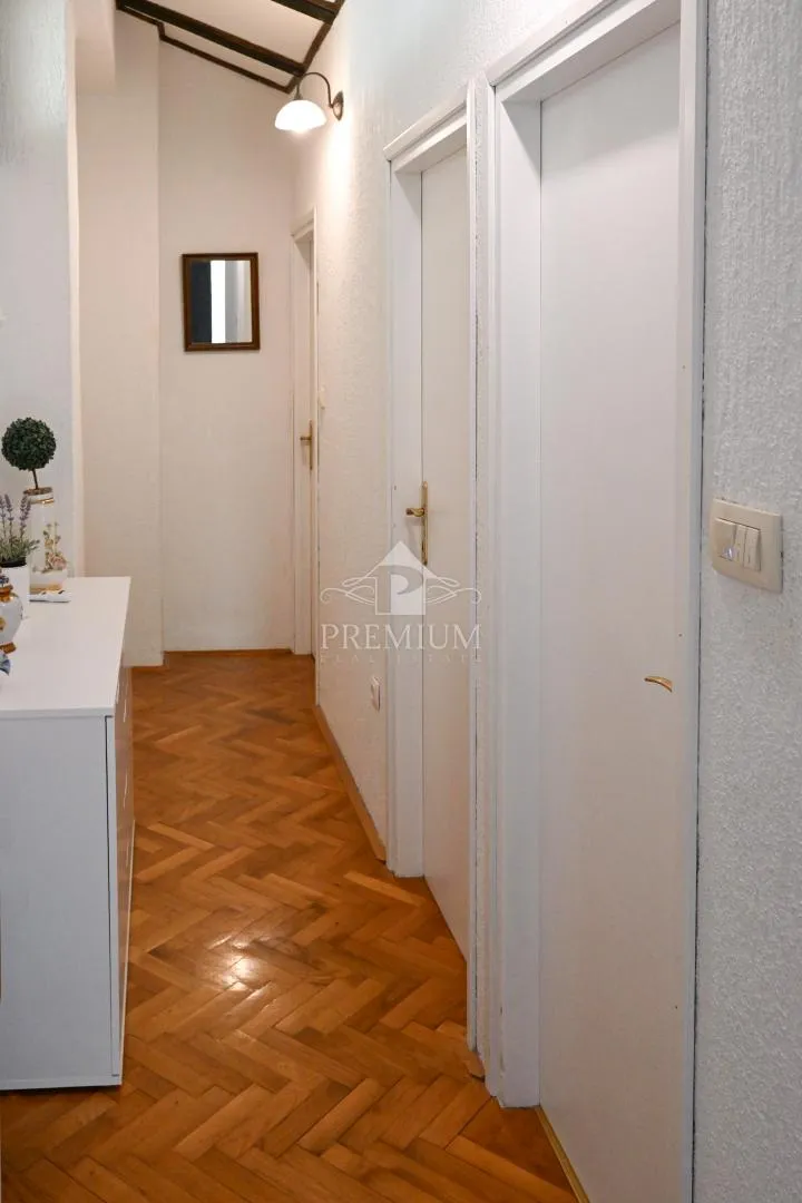 moderan stan sa prekrasnim pogledom na more - slika 8