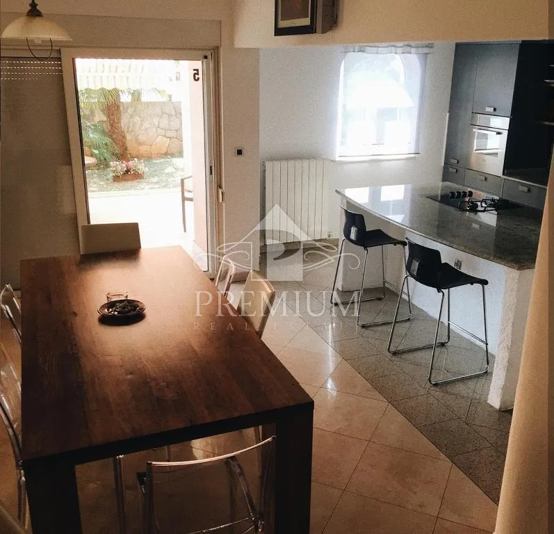 troetažni stan 290 m2, blizina mora, pogled,garaža - slika 13