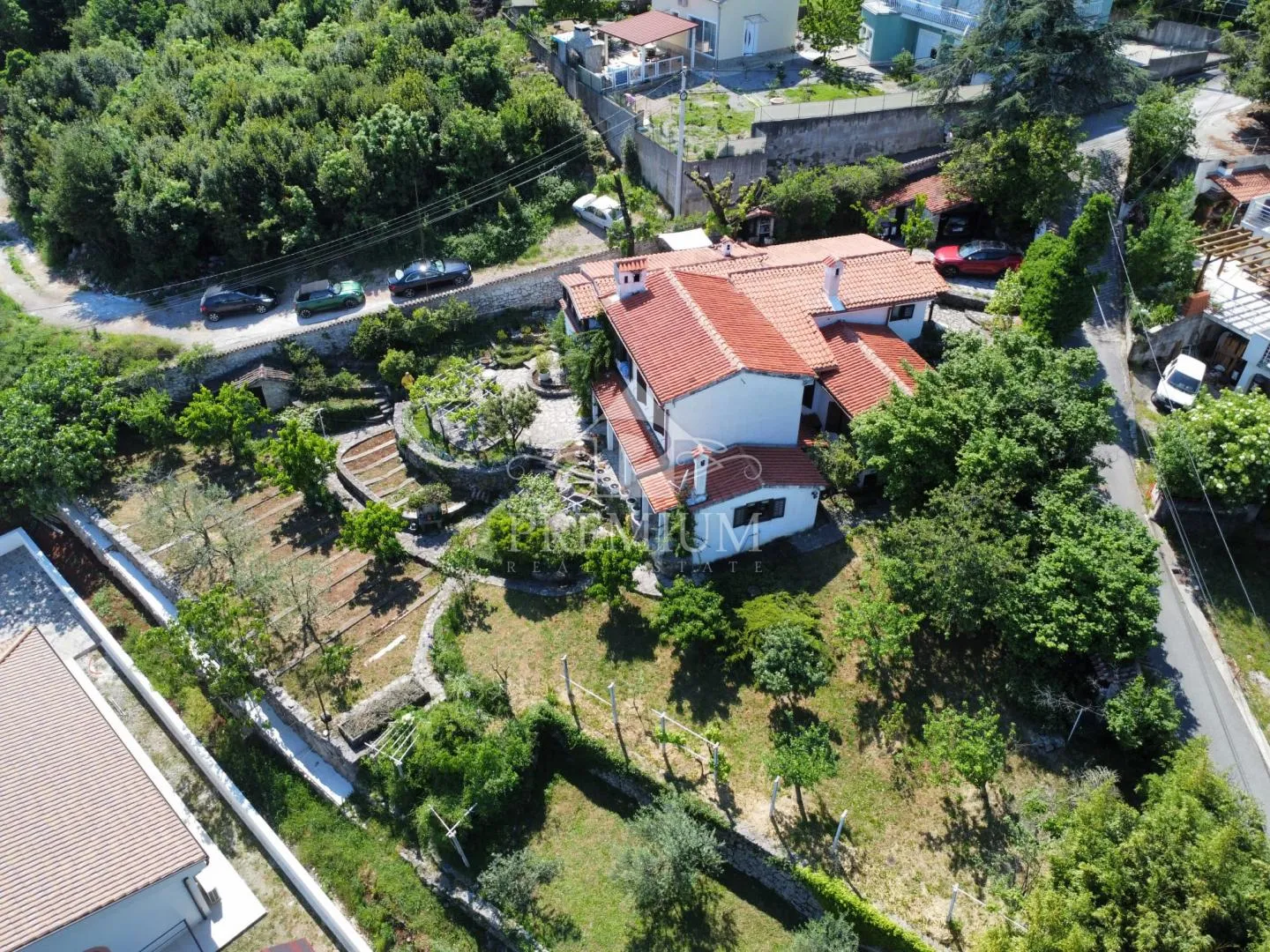 obiteljska kuća sa velikom okućnicom na mirnoj lokaciji - slika 4