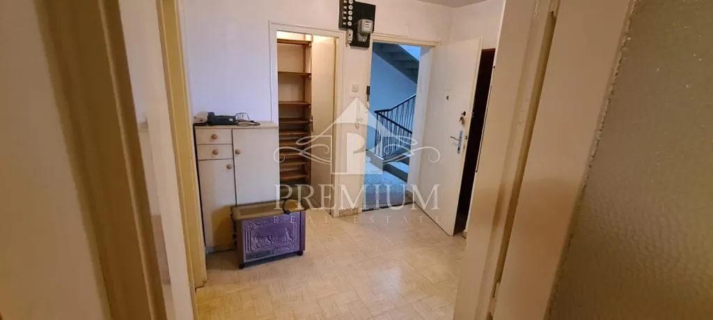 stan 50 m2 sa loggiom, pogled na more - slika 12